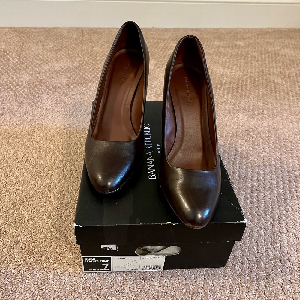 Banana Republic Brown Leather Pumps / Heels Sz 7